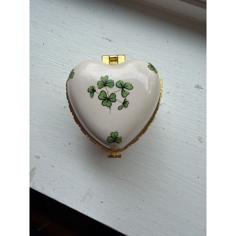 Vintage Clover heart shaped trinket box